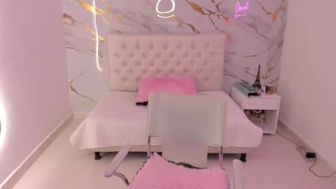    online show from October 4, 1:39 pm