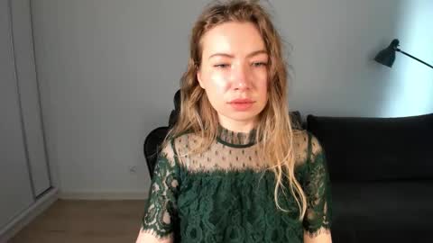 Mia online show from March 12, 8:17 am