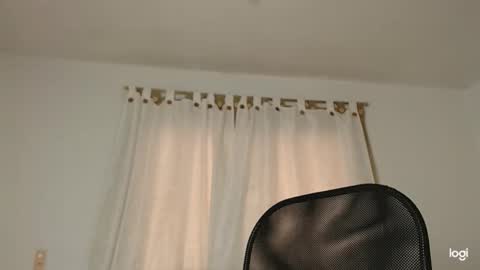 mia independent model online show from January 13, 3:05 pm