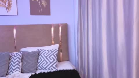 Mia online show from March 15, 12:51 pm