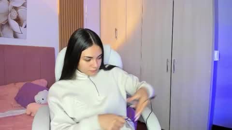 Mia Nevaeh - follow me online show from October 23, 8:15 pm