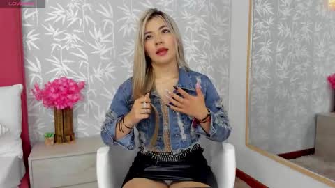 Mia online show from March 28, 12:15 pm