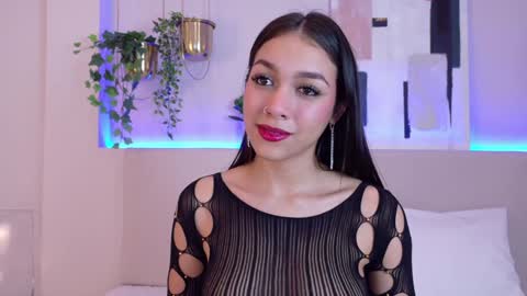 mia_oconner online show from December 20, 11:37 pm