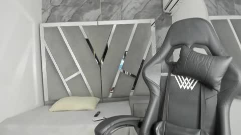 mia_petiteht online show from March 10, 9:30 pm