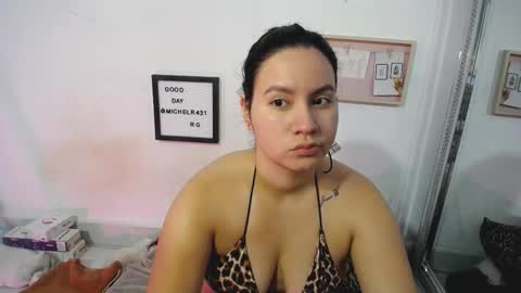 mia reys online show from October 28, 11:27 am