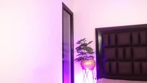 mia online show from March 12, 5:32 am