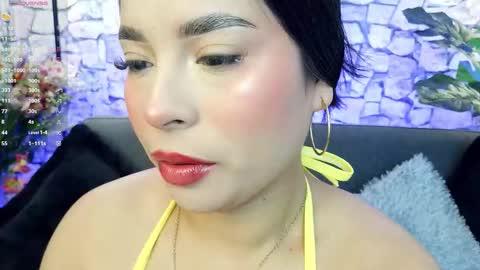 Mia online show from November 30, 4:55 pm