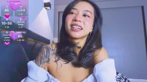 Snapshot of mia_sirenia chatting on October 22, 4:12 pm Mia online show from October 22, 4:12 pm