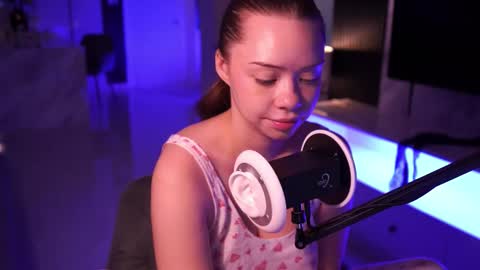 VixenMia online show from December 1, 5:11 am