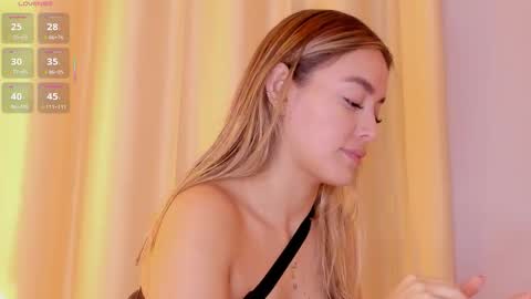 Mia White  online show from December 16, 12:55 pm