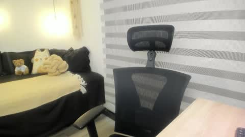 Mia   online show from March 26, 8:32 pm