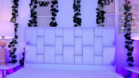 Mia online show from April 3, 11:30 am