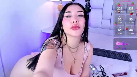 Mia online show from December 3, 12:40 pm