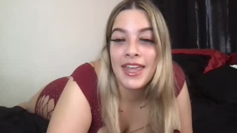 Mia Moji online show from October 22, 1:38 pm