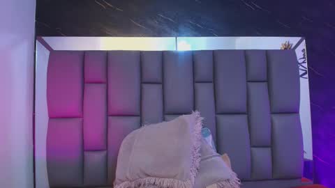 Mia online show from February 10, 12:08 pm