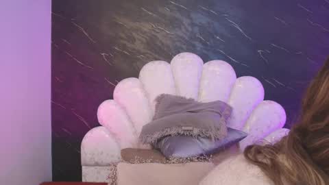 Mia online show from April 7, 12:07 pm