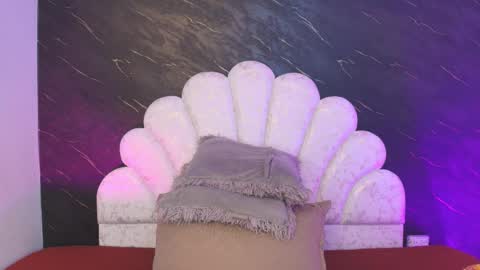 Mia online show from March 18, 12:21 pm