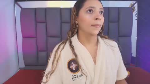 Mia online show from February 3, 12:10 pm