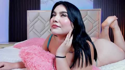 Miaa Farrel online show from January 14, 7:30 pm