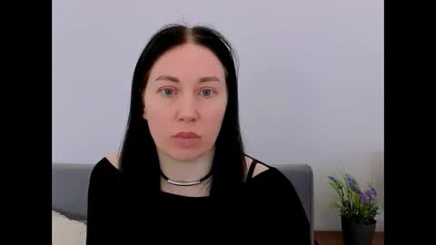 Mia online show from March 28, 4:50 pm