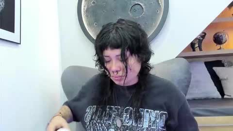 Mia online show from March 25, 12:19 pm