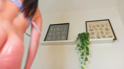 miaanderson__ online show from April 11, 4:10 pm