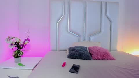 miaatorres_ online show from April 13, 12:17 pm