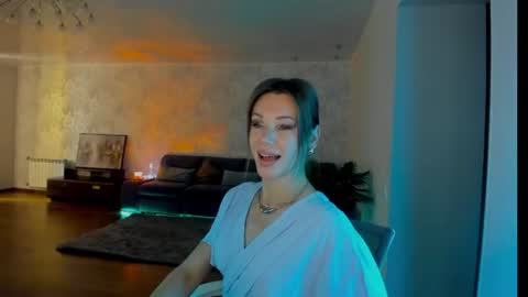 Mia online show from June 19, 9:24 am