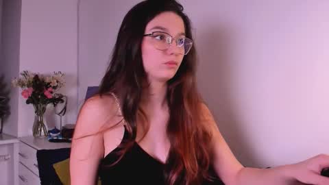 mia online show from December 22, 2:04 am