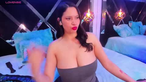 Mia online show from March 4, 1:45 am