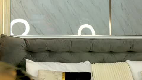 Mia online show from April 2, 10:18 pm