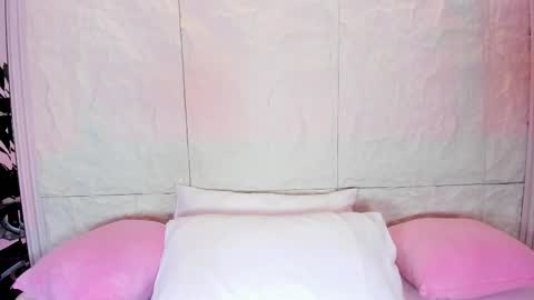 mia online show from February 18, 8:08 pm