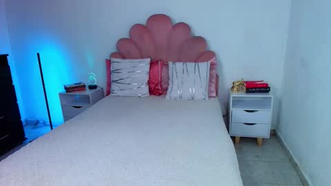 Mary online show from September 12, 2:02 pm