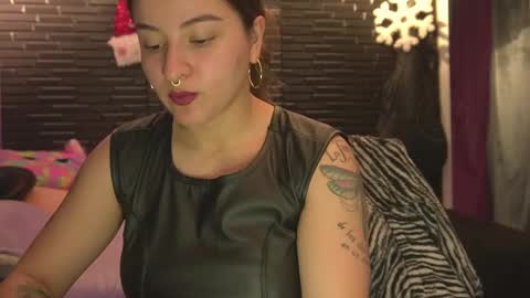 Mia online show from December 21, 3:44 am