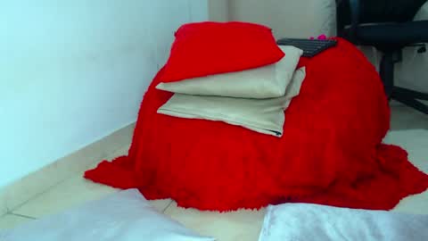 miafox2037 online show from April 11, 1:33 am