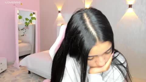 Snapshot of miagomez1 chatting on March 8, 12:18 pm Mia Gomez online show from March 8, 12:18 pm