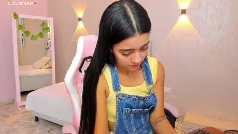 Snapshot of miagomez1 chatting on January 29, 3:37 pm Mia Gomez online show from January 29, 3:37 pm