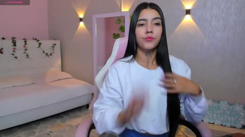 Snapshot of miagomez1 chatting on January 13, 12:13 pm Mia Gomez online show from January 13, 12:13 pm
