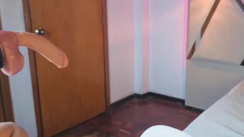 miah_stewart online show from February 11, 3:52 am