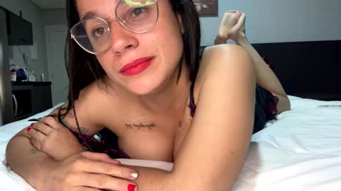 Snapshot of miahale chatting on December 21, 3:25 am Ms Mia Owner Of Your Mind online show from December 21, 3:25 am