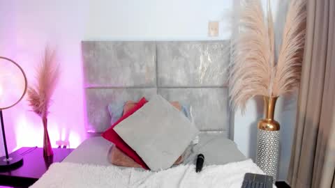 miahertz online show from October 11, 1:43 am