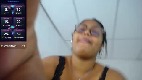 miajoseph_ online show from March 19, 4:06 am