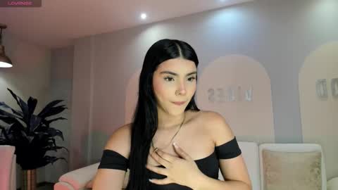 Call me Mia  online show from January 17, 7:32 pm