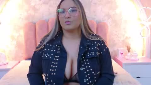 Mia online show from January 7, 3:54 am