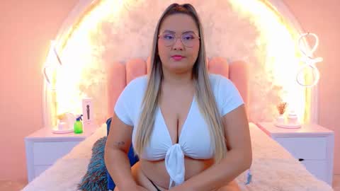 Mia online show from February 25, 4:44 am