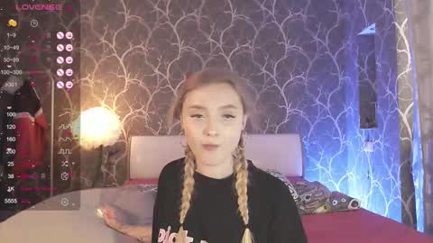 Mia online show from February 2, 11:31 am