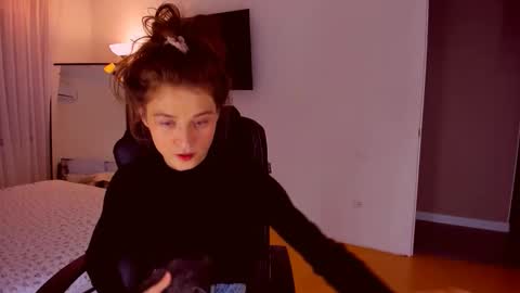 Mia online show from November 3, 8:13 pm