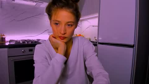 Mia online show from February 21, 7:25 pm