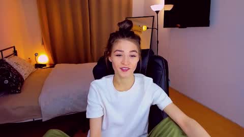 Mia online show from February 17, 6:06 pm