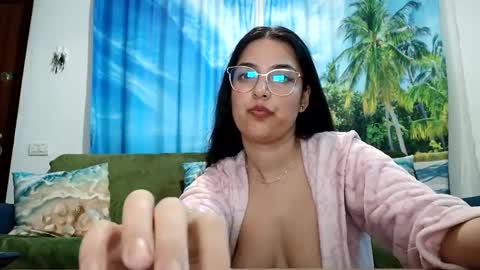 Snapshot of miareys chatting on October 4, 6:23 pm miareys online show from October 4, 6:23 pm